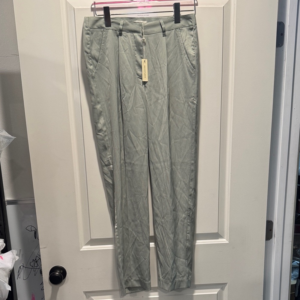 Max Studio Women’s Meadow Green Straight Leg Pants – Size S, New with Tags